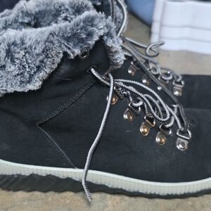 Muk Luks Black Faux Fur Winter Boots